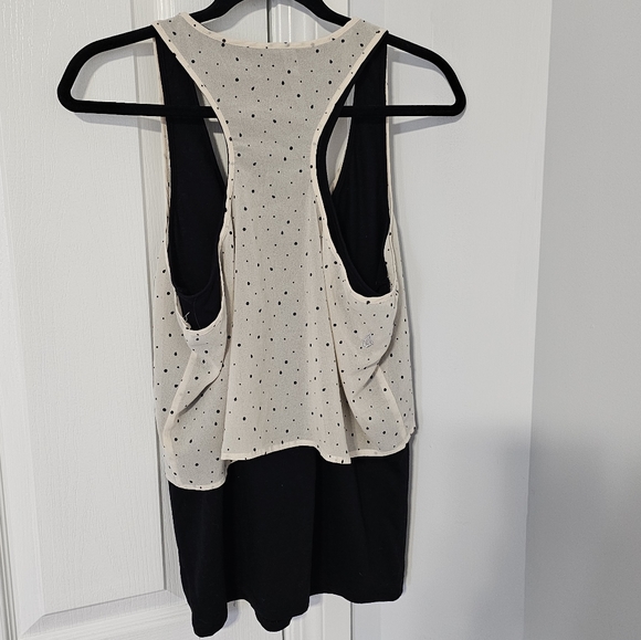 Volcom size M tank. - Picture 2 of 3